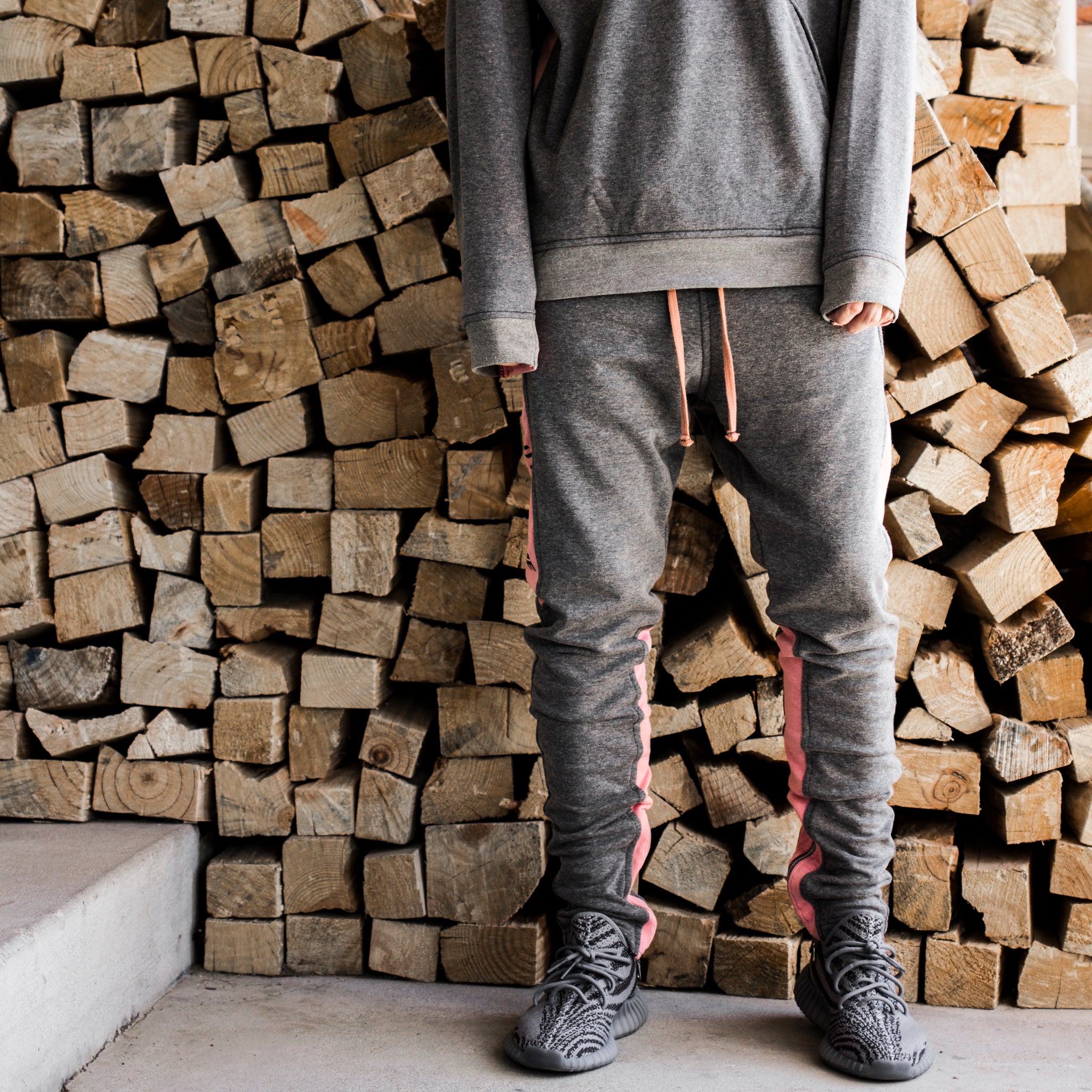 YNM Ankle Zip Trackpants : Charcoal/Pink