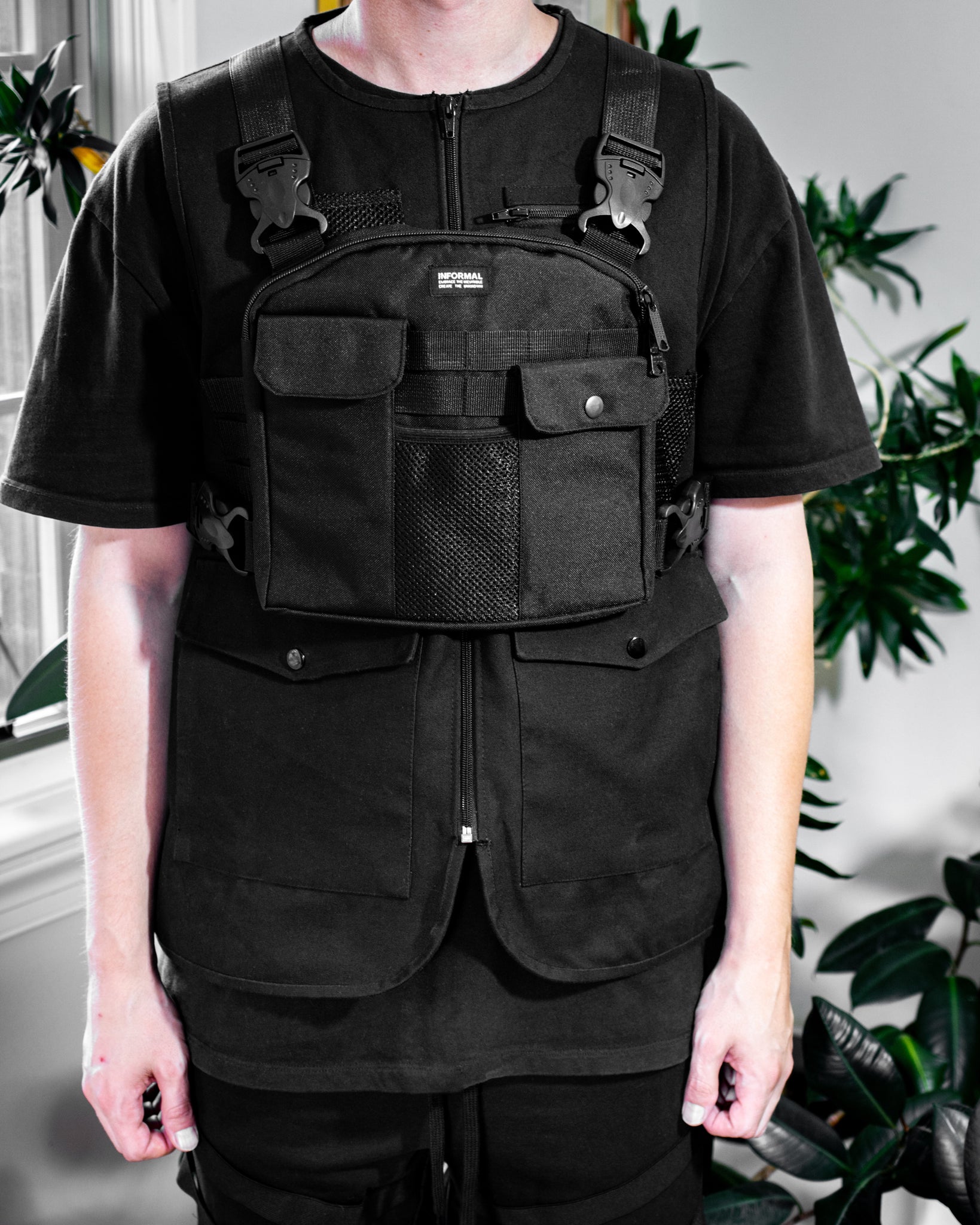 Tag Chest Bag : Black